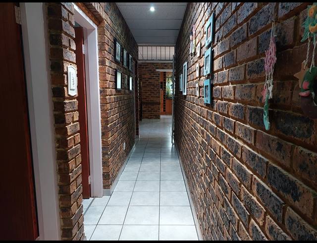 5 BEDROOM HOUSE FOR SALE IN VAALOEWER